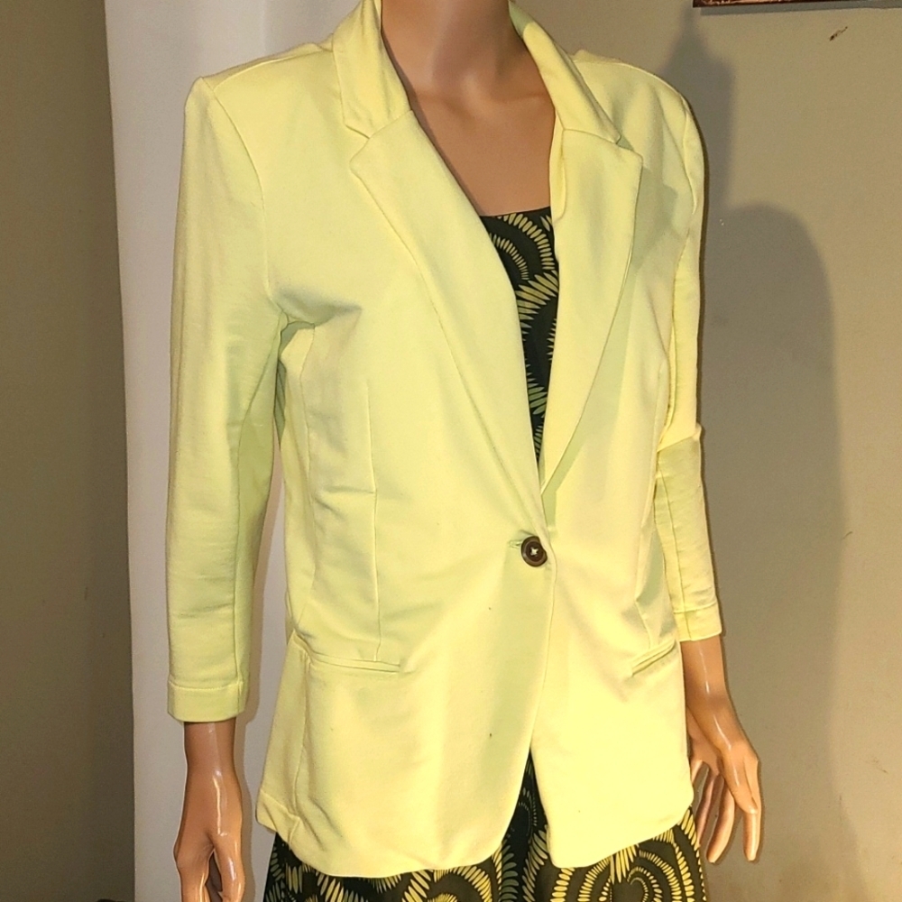 METAPHOR Soft Yellow Blazer